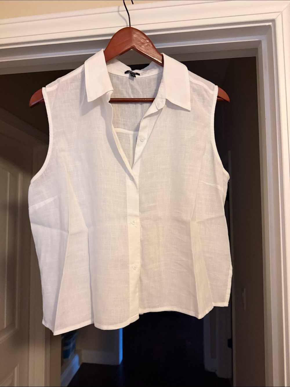 Express White Sleeveless Button-Up Linen Tank